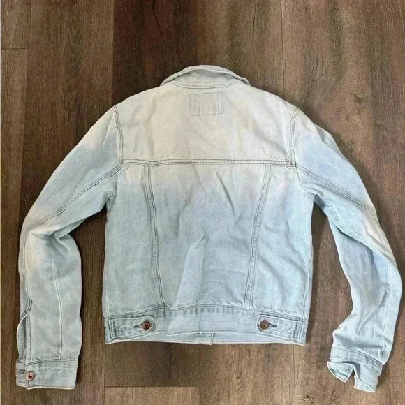 Forever 21 Jean Jacket.  Women’s size small.  Light wash denim. - Picture 6 of 6